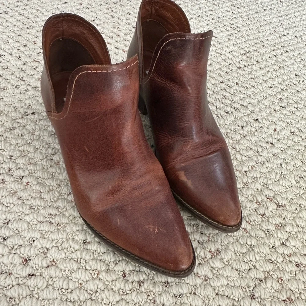 Steve Madden Brown Leather Austin  Ankle Booties